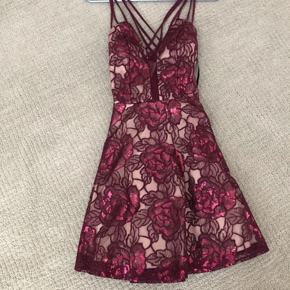 Lace trimmed dress - Picture 4 of 4